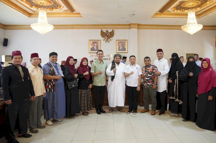 Muchendi didampingi Wakil Ketua Komisi V DPRD Sumsel Mgs Syaiful Fadli usai menerima kedatangan aksi Forum Umat Peduli Keadilan Sumsel di Kantor DPRD Sumsel