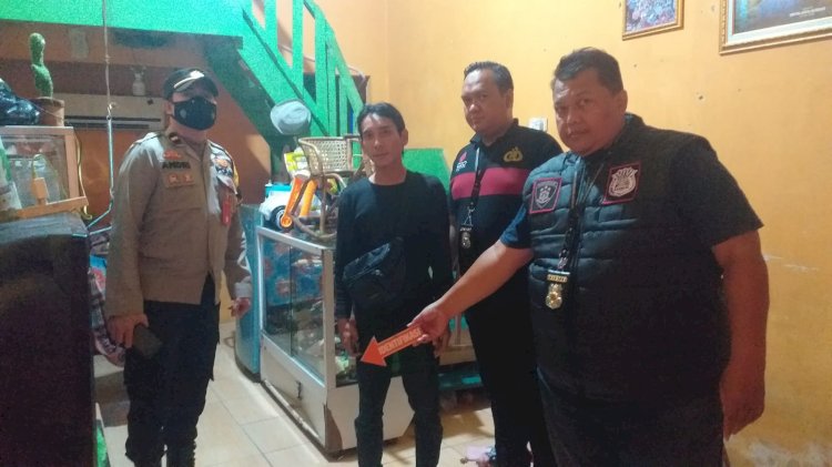 Petugas Polrestabes Palembang lakukan olah TKP di kediaman korban, Kamis (2/2/2023)/ist.