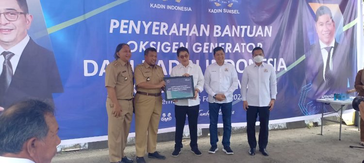 Kadin menyerahkan oksigen generator kepada RSUD Siti Fatimah/ist.