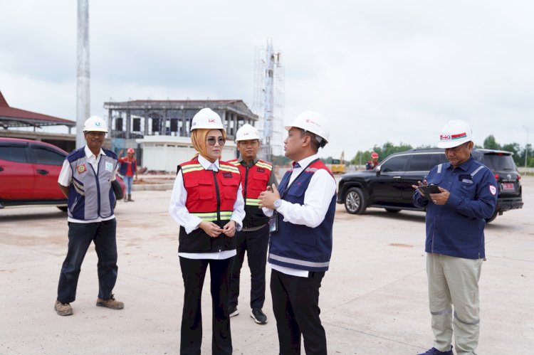 Ketua DPRD Provinsi Sumatera Selatan R.A. Anita Noeringhati saat meninjau progres pembangunan tol Indraprabu. (ist/RmolSumsel.id)