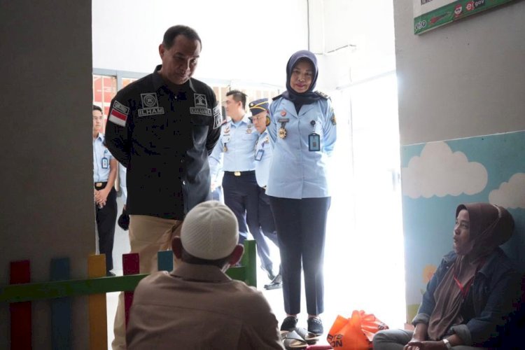 Kepala Kantor Wilayah Kemenkumham Sumatera Selatan, Dr. Ilham Djaya, Selasa (7/2) menyambangi Lapas Narkotika Kelas IIB Banyuasin. (Dok. KemenkumHAM Sumsel)