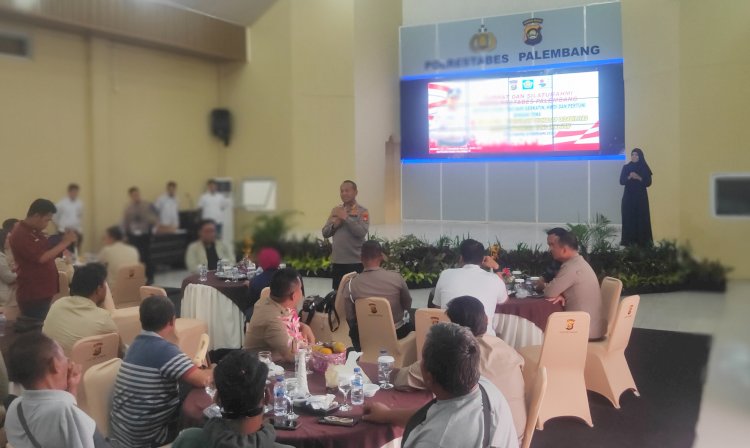 Kapolrestabes Palembang, Kombes Pol Mokhamad Ngajib saat diskusi bersama puluhan penyandang disabilitas di Mapolrestabes Palembang/Foto:Adam Rachman