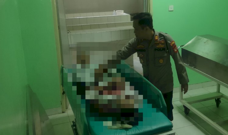 seorang siswa SMK swasta di Kota Palembang ditemukan tewas akibat luka tusuk pada bagian dada sebelah kiri/Foto: Adam Rachman
