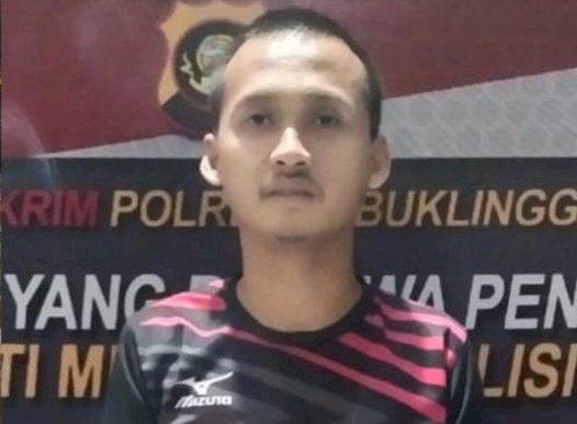 Pelaku saat diamankan pihak kepolisian. (Ist/Rmolsumsel.id). 