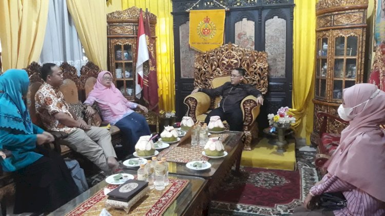 Suasan pertemuan pengurus Forwida Sumsel dengan Sultan Palembang, SMB IV Jaya Wikrama RM Fauwaz Diradja. (ist/rmolsumsel.id)