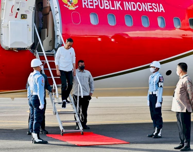 Presiden Jokowi saat tiba di Aceh. (ist/rmolsumsel.id)