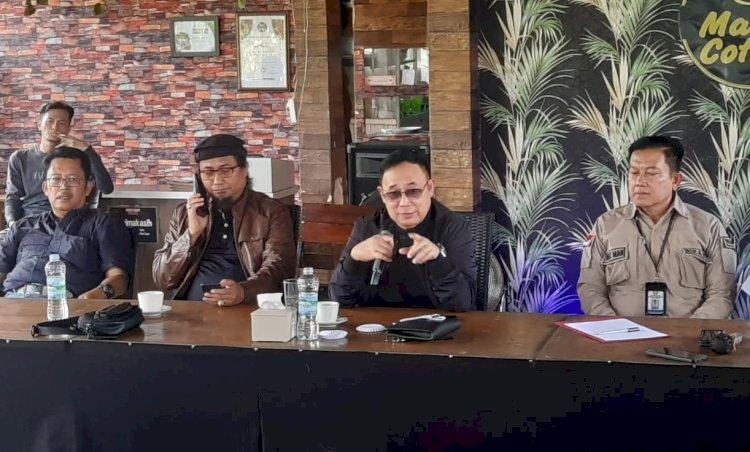 Eddy Santana Putra menggelar konfrensi pers terkait tuduhan penipuan/ist