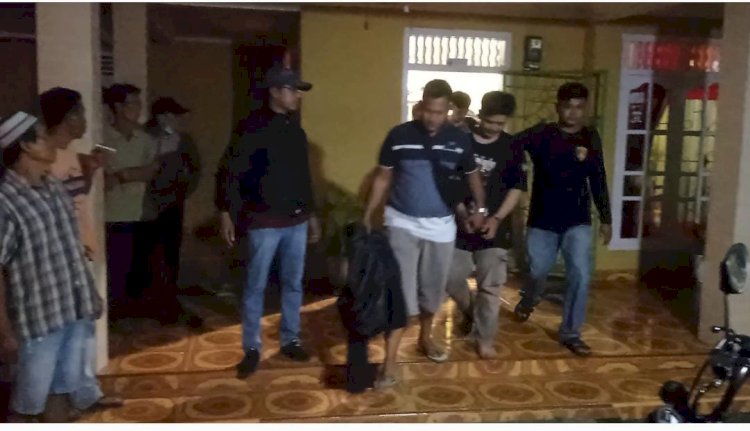 Pelaku saat diamankan pihak kepolisian. (Ist/Rmolsumsel.id). 