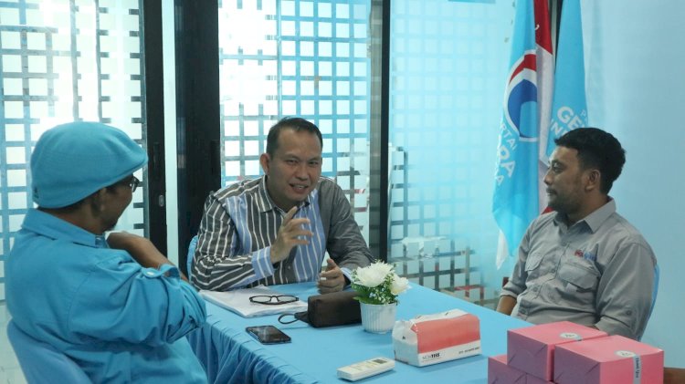 Ketua DPW Partai Gelora Sumsel, Erza Saladin saat menerima kunjungan jajaran redaksi Kantor Berita RMOL Sumsel,Rabu sore (16/2). (RmolSumsel.id) 
