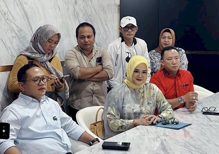 Putri dan keluarga besar mantan Gubernur Sumatera Selatan H Alex Noerdin/Foto:Dudy Oskandar/RMOL