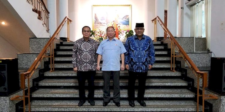  Dari kiri ke kanan: Ketua Bidang Luar Negeri Partai Gerindra Irawan Ronodipuro, Duta Besar RRDK An Kwang Il, dan Ketua Perhimpunan Persahabatan Indonesia-Korea Teguh Santosa/RMOL