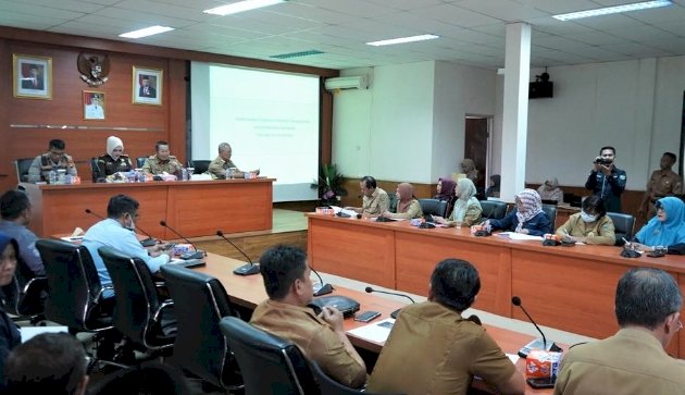 Asisten I Bidang Pemerintahan dan Kesra Kabupaten Muara Enim, Emran Tabrani memimpin rapat Gugus Tugas KLA Tahun 2023/ist.