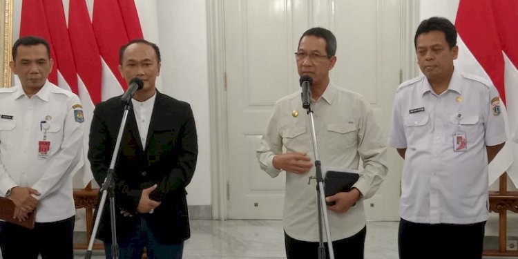 Dirjen Dukcapil Kemendagri RI, Zudan Arif Fakrulloh (jas hitam) di Balaikota DKI Jakarta/RMOL