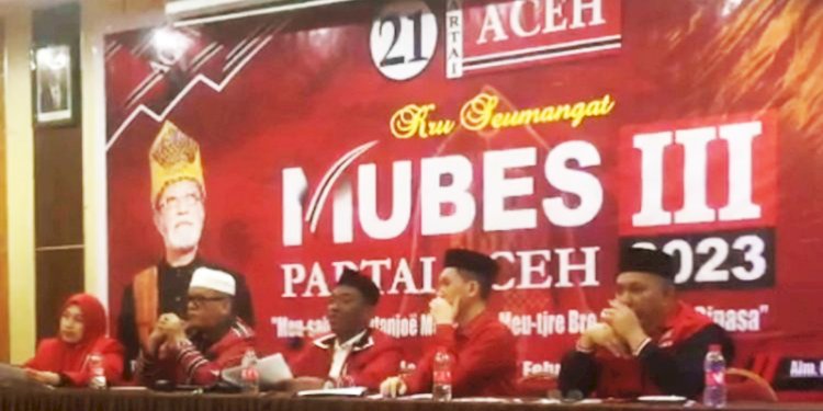 Pembacaan keputusan penetapan terpilihnya Muzakir Manaf sebagai Ketum DPA Partai Aceh dalam Mubes ke III di Hotel Permata Hati, Banda Aceh/RMOLAceh