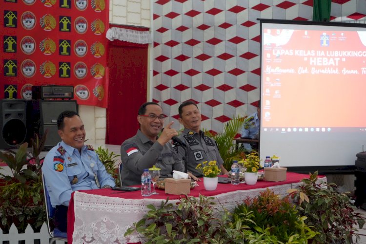 Kakanwil Kemenkumham Sumsel, Ilham Djaya saat memberikan pengarahan kepada jajaran Lapas Kelas II A Lubuklinggau. (ist/rmolsumsel.id)