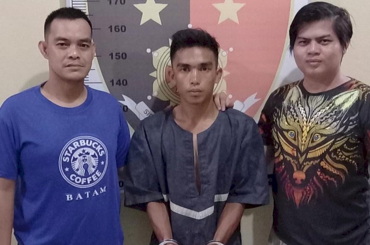 Pelaku saat diamankan pihak kepolisian. (Ist/Rmolsumsel.id). 