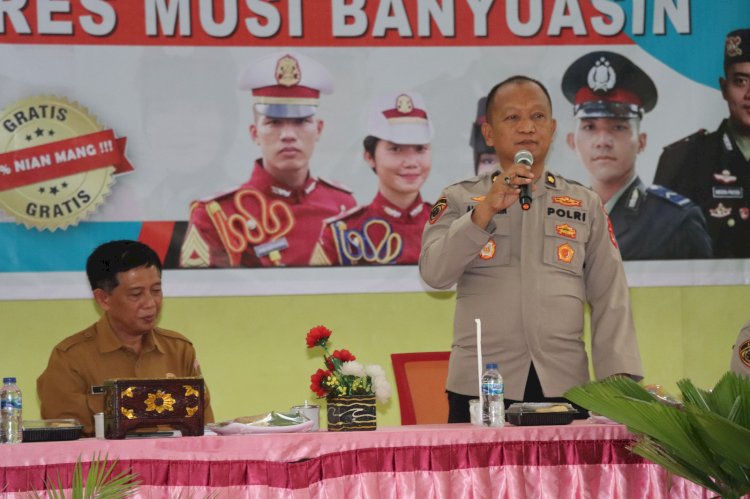 Kabag SDM Polres Muba Kompol Ali Rojikin melakukan sosialisasi penerimaan anggota Polri 2023 dihadapan ratusan pelajar di Kabupaten Musi Banyuasin/ist.