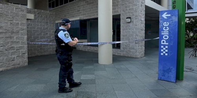 Polisi di lokasi penusukan di stasiun kereta api Auburn, Australia/Net