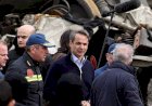 PM Yunani Kyriakos Mitsotakis Perintahkan Penyelidikan Tabrakan Kereta, Dua Pejabat Mundur