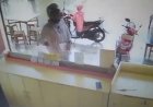 Viral, Aksi Seorang Wanita Sembari Gendong Anak Curi Handphone Pemilik Warung Ayam Geprek di Palembang