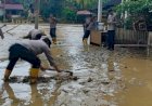 Personel Brimob Polda Sumsel Diturunkan Bantu Korban Banjir Bandang di Lahat