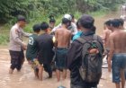 Akses Jalan Penghubung Musi Rawas-Pali Putus Terendam Banjir, Kendaraan Terpaksa Naik Rakit