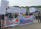 Amman Mineral Didemo, Alat Angkut Tambang Bikin Rusak Jalan Umum