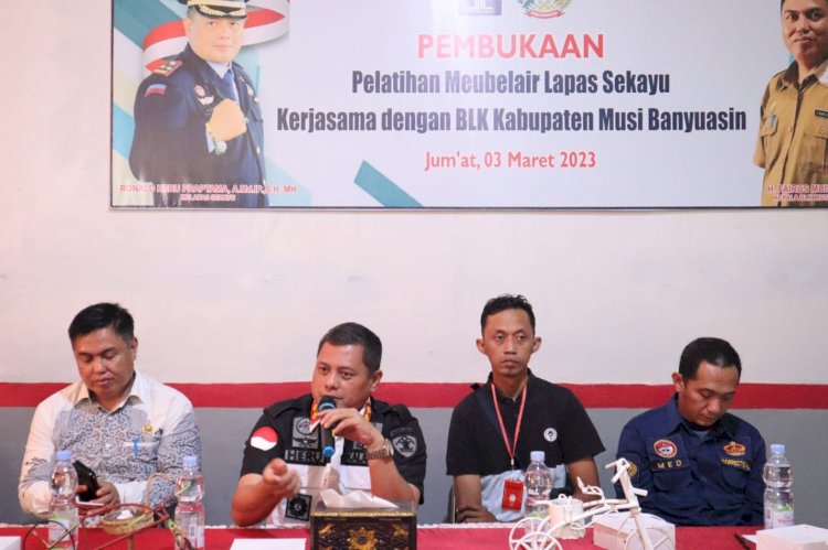 Pembukaan pelatihan pembuatan mebel di Lapas Sekayu. (ist/rmolsumsel.id)