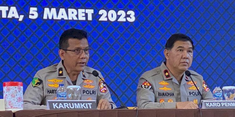 Karumkit Polri Brigjen Haryanto saat memberikan keterangan pers penanganan korban kebakaran Depo Plumpang di RS Polri, Kramat Jati, Jakarta Timur/RMOL