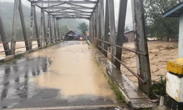 Banjir bandang terjadi di Kabupaten Lahat dan sekitarnya/ist.
