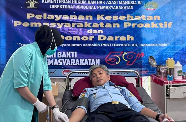 Pihak Rutan Batuaraja melakukan donor darah/ist