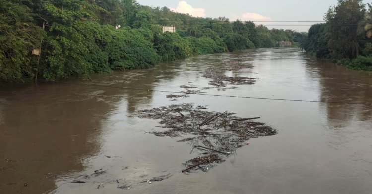Pasca banjir bandang Tampak sampah penuhi Sungai Enim/Foto:RMOL