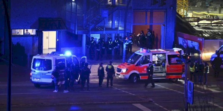 Polisi di lokasi penembakan di gereja di Hamburg, Jerman, Kamis 9 Maret 2023/Net