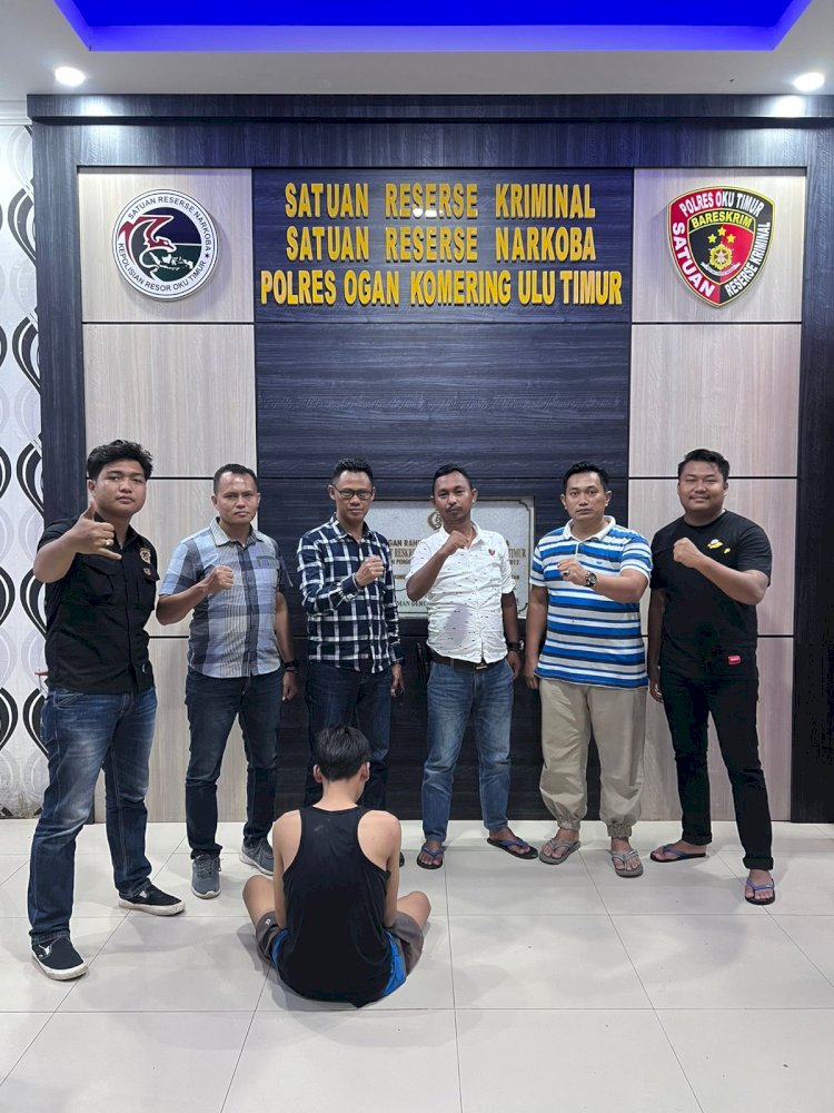 Wahyu Dwi Nugroho (22) pelaku penggelapan Rp 197 juta saat berada di Polres OKU Timur.(dok. polisi)