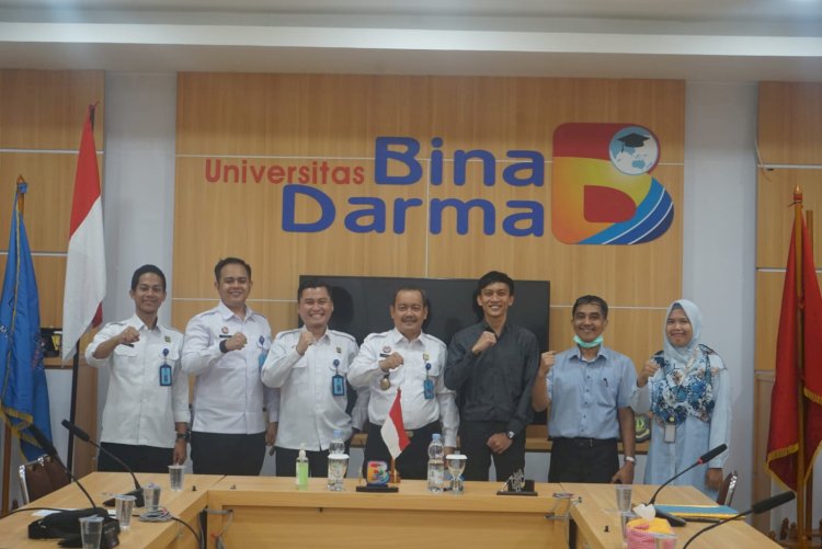 Kantor Wilayah Kementerian Hukum dan HAM Sumatera Selatan memberikan piagam penghargaan kepada Universitas dan SMA/SMK di Kota Palembang/ist