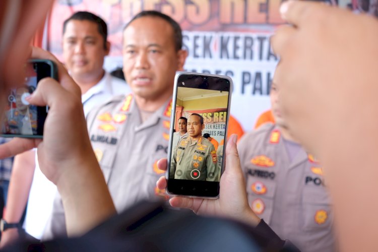 Kapolrestabes Palembang, Kombes Pol Mokhamad Ngajib ketika memberikan himbauan tawuran antar remaja kepada awak media di Polrestabes Palembang, Senin (13/3/2023). (Adamrachman/Rmolsumsel.id)