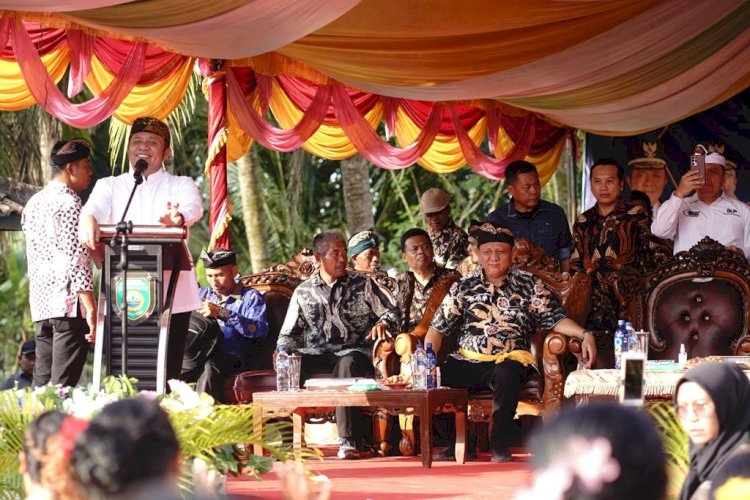 Gubernur Sumsel Herman Deru dalam kunjungannya ke OKU Timur/ist
