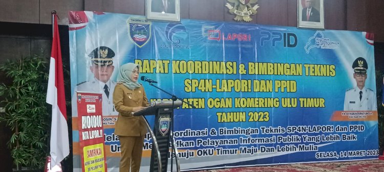 Plt Kepala Diskominfo OKU Timur, Hj Sri Suhartati SE MM, menyampaikan laporan kegiatan Bimtek SP4N-Lapor, Selasa (14/3)/ist.