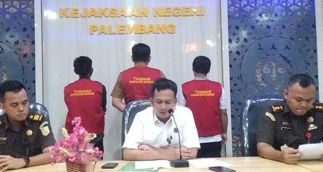 Kejari Palembang tahan tiga tersangka dalam kasus PTSL/ist