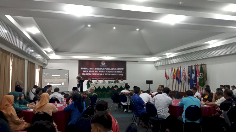 Ketua KPU Muara Enim, Ahyaudin berikan sambutan pada sosialisasi PKPU nomor 6 tahun 2023 tentang Daerah Pemilihan (Dapil) dan alokasi kursi anggota DPRD Kabupaten Muara Enim. (Noviansyah/RmolSumsel.id)