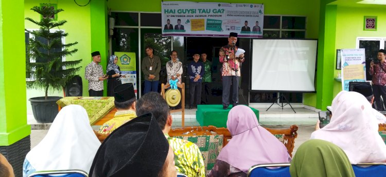 Kakankemenag OKU saat menyampaikan Kampanye Mandatory Sertifikasi Halal di halaman Kantor Kemenag OKU/Foto:RMOL