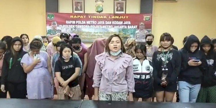 Puluhan wanita PSK diamankan jajaran Polsek Tambora dari sebuah rumah kos/Ist