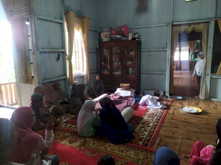 Suasana di rumah duka pada Kawasan Jalan Faqih Usman Lorong Sintren, Kelurahan II Ulu Palembang, Senin (20/3/2023) (Adamrachman/Rmolsumsel.id)