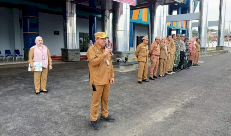 Sekda Lubuklinggau, Trisko saat memberikan sambutan dalam kegiatan seleksi Paskibraka tingkat Kota Lubuklinggau di halaman gedung Taman Olahraga Megang/ist