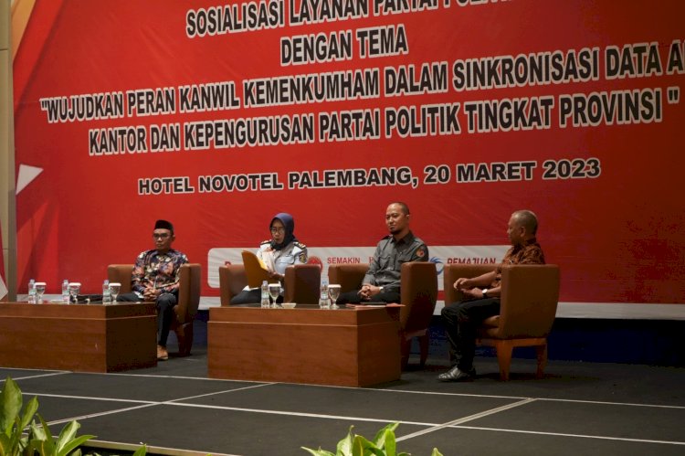 Kepala Divisi Pelayanan Hukum dan HAM Kanwil Kemenkumham Sumsel, Parsaoran Simaibang, saat membuka Sosialisasi Layanan Administrasi Hukum Umum (AHU) tentang Partai Politik di wilayah Sumatera Selatan/ist