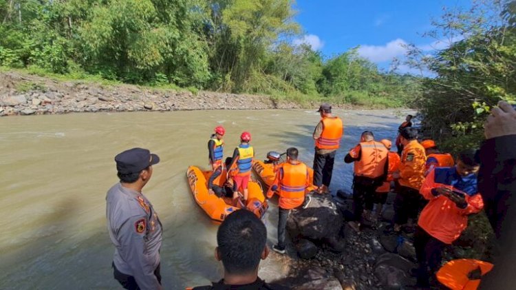 Tim gabungan melakukan melakukan pencarian terhadap korban tenggelam di Sungai Ayek Empat Lawang/ist.