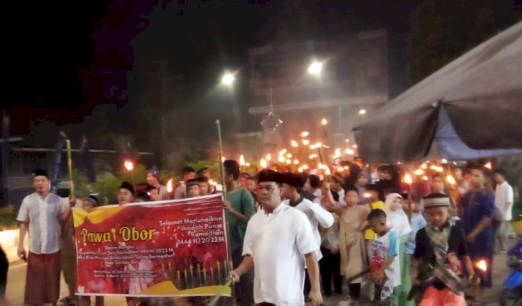 Sambut bulan suci Ramadan 1444 H warga kelurahan Pasar I Kecamatan Muara Enim Gelar Pawai Obor. (Noviansyah/rmolsumsel.id). 