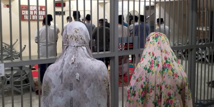 Tahanan KPK salat Tarawih di Rutan KPK, Gedung Merah Putih/Ist