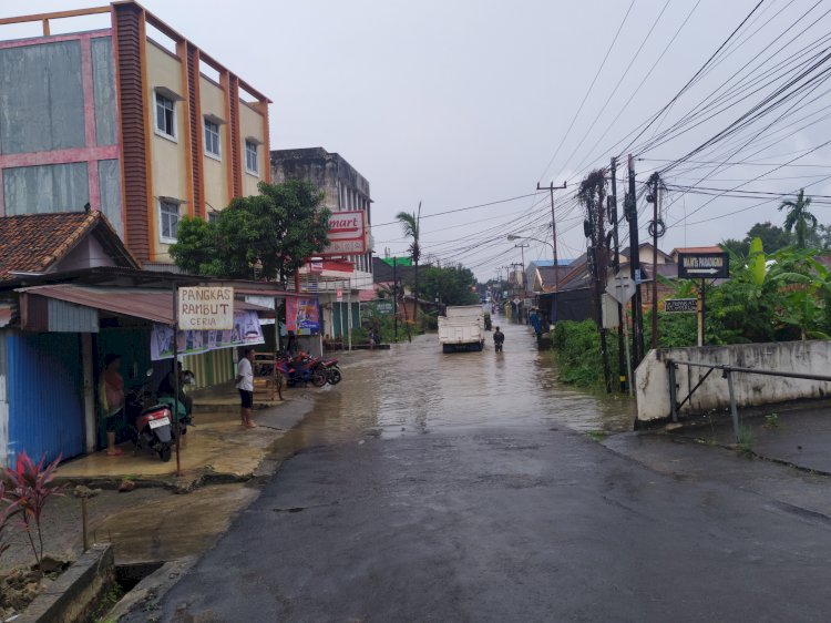 Jalan Mayor Zurbi Bustan terendam banjir/Foto: RMOLSumsel
