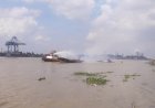 Kapal Jukung Pengangkut 38 Ton Beras Terbakar di Sungai Musi